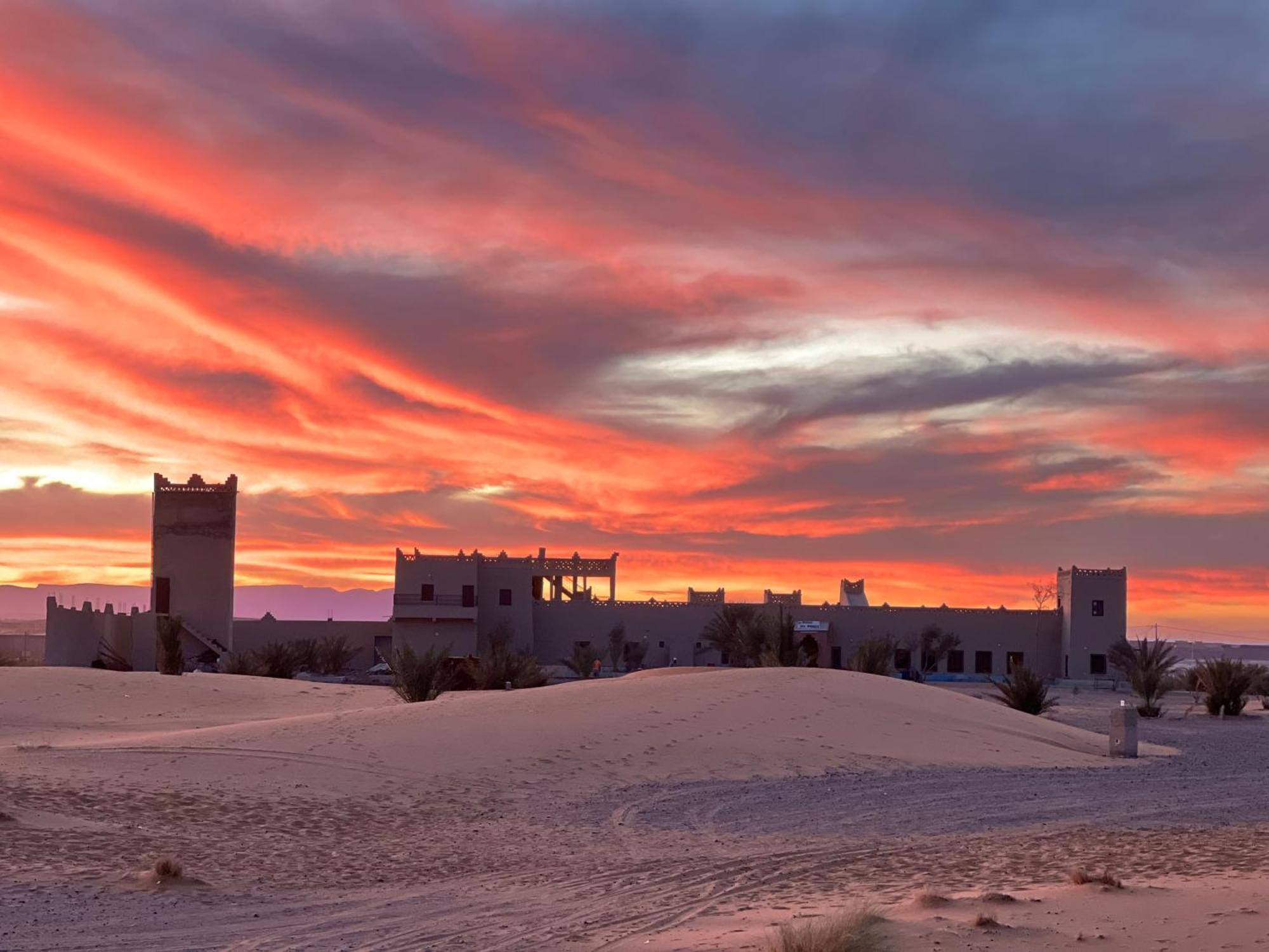 Hotel Camping Les Roses Des Dunes & Piscine Merzouga Exterior foto