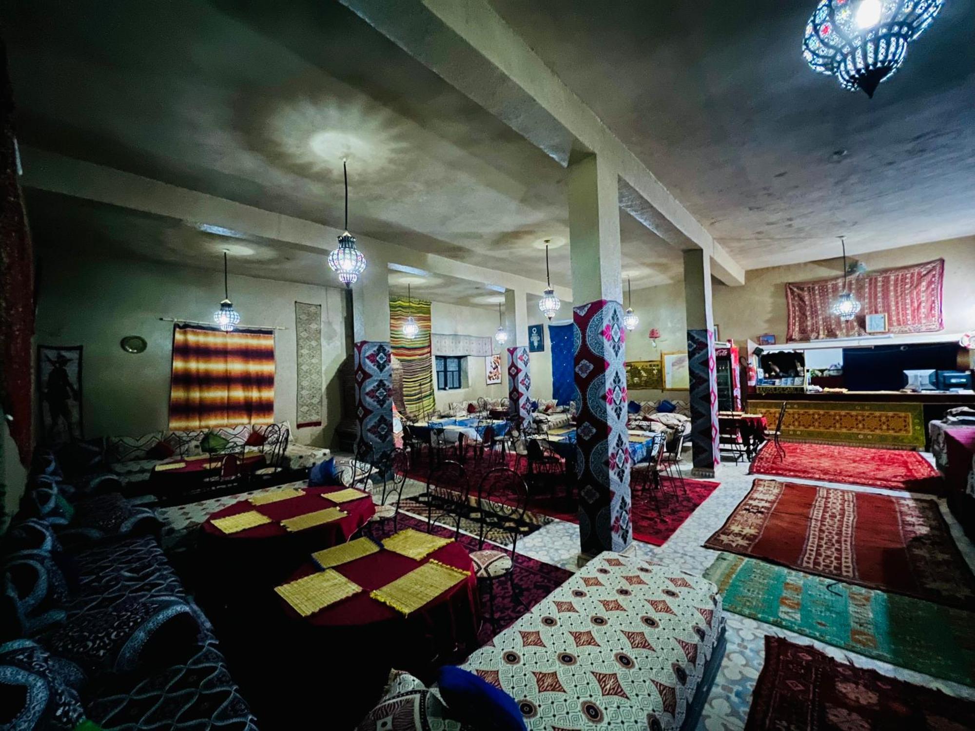 Hotel Camping Les Roses Des Dunes & Piscine Merzouga Exterior foto