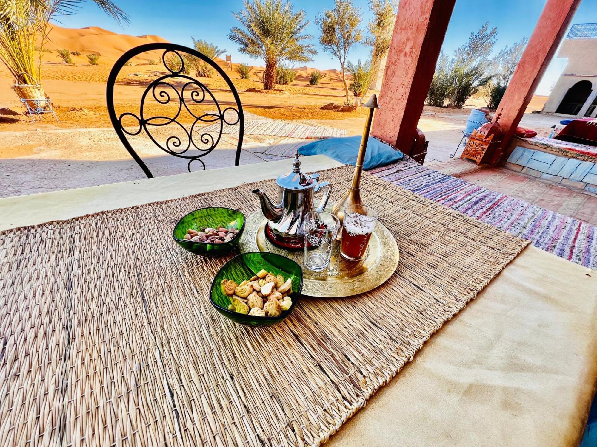 Hotel Camping Les Roses Des Dunes & Piscine Merzouga Exterior foto