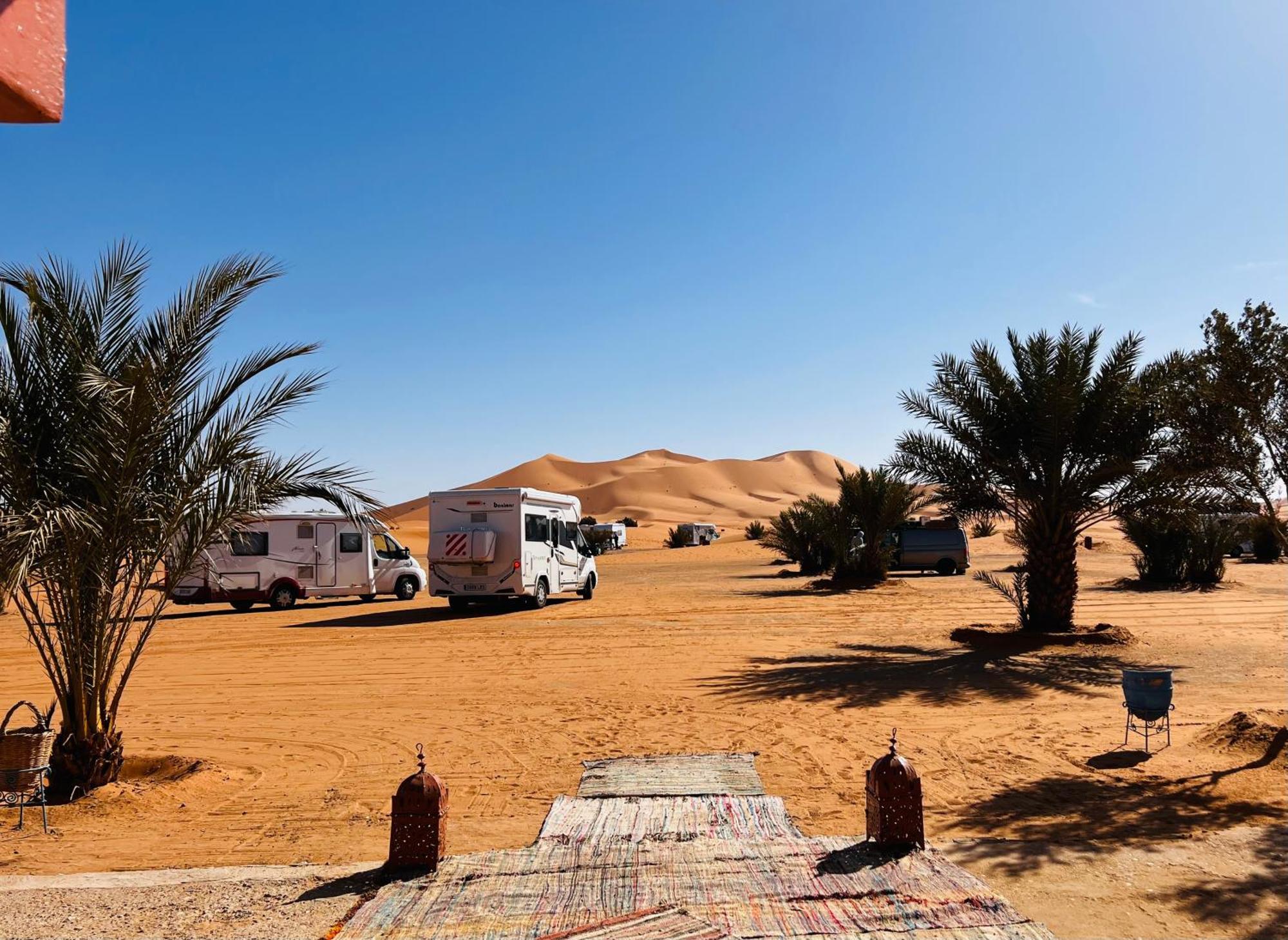 Hotel Camping Les Roses Des Dunes & Piscine Merzouga Exterior foto