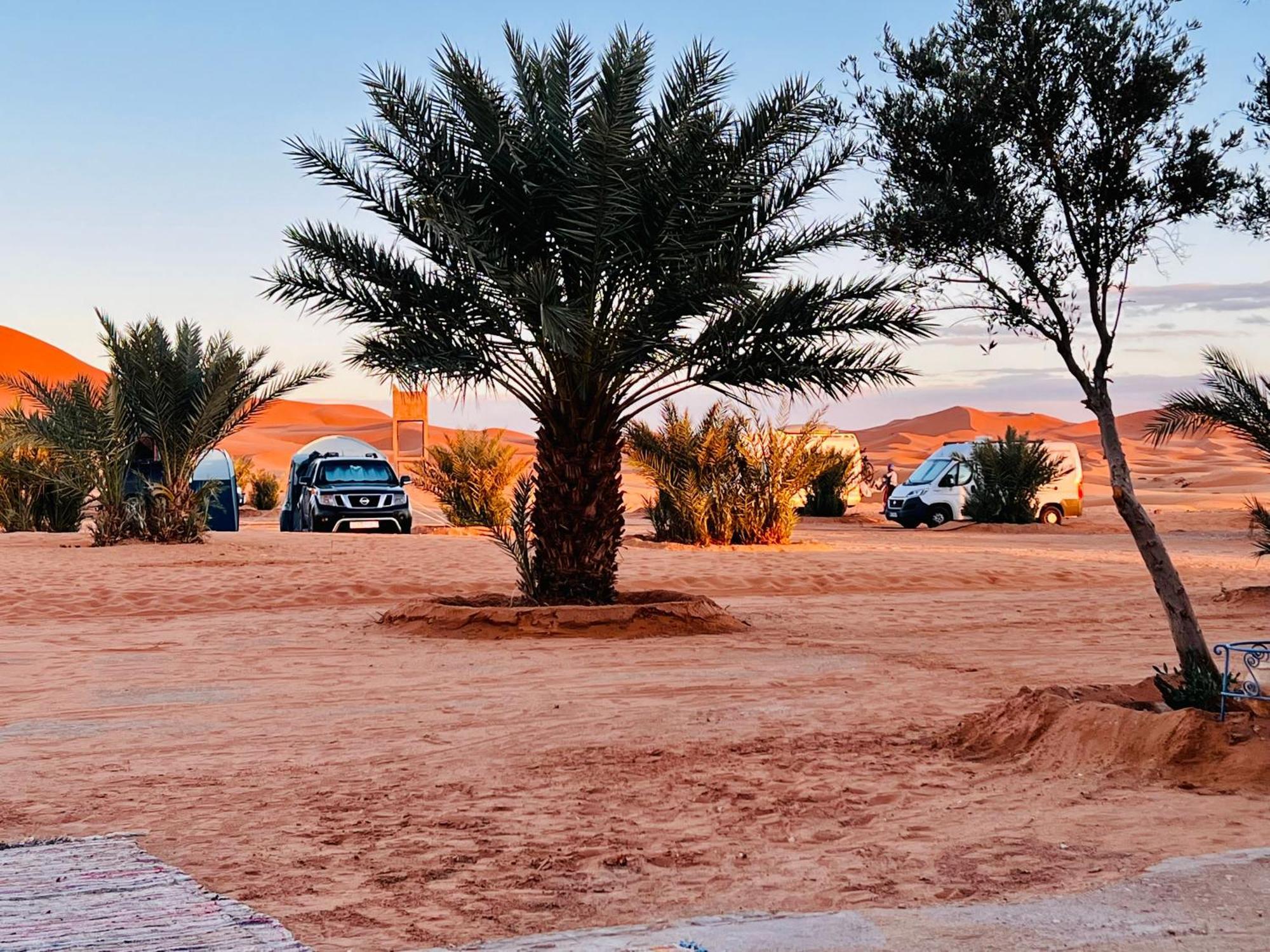 Hotel Camping Les Roses Des Dunes & Piscine Merzouga Exterior foto