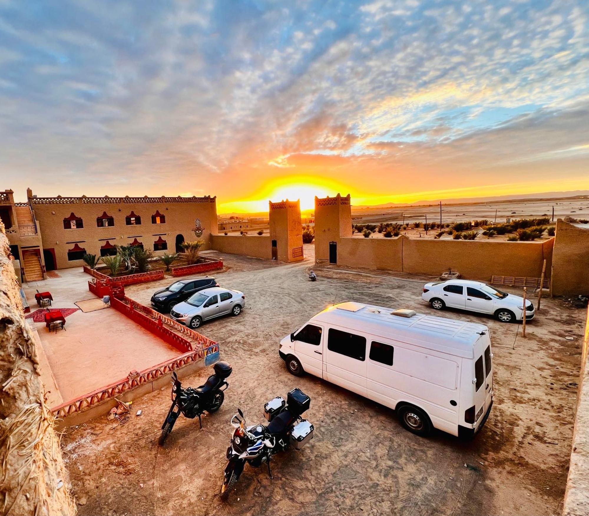Hotel Camping Les Roses Des Dunes & Piscine Merzouga Exterior foto