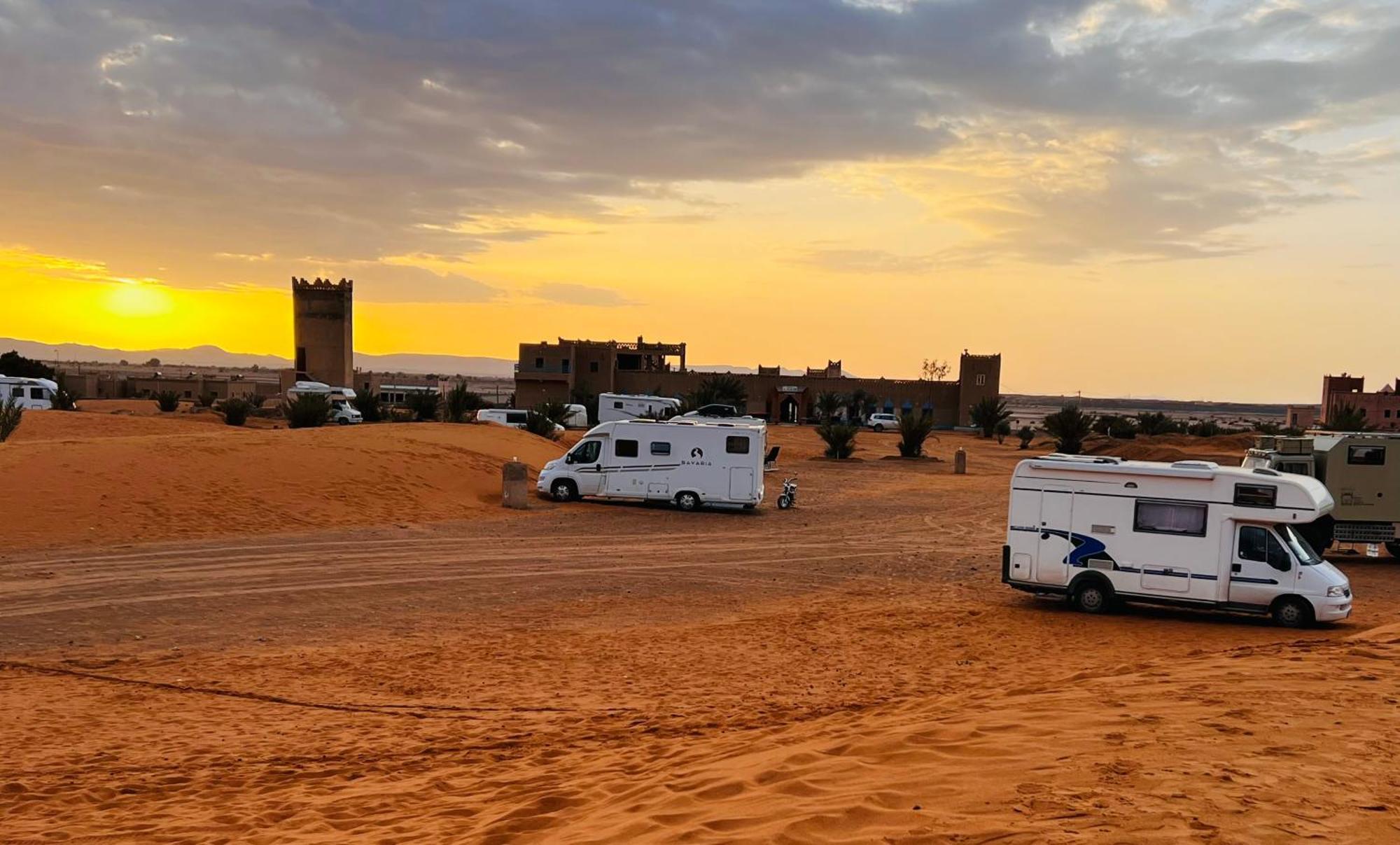 Hotel Camping Les Roses Des Dunes & Piscine Merzouga Exterior foto