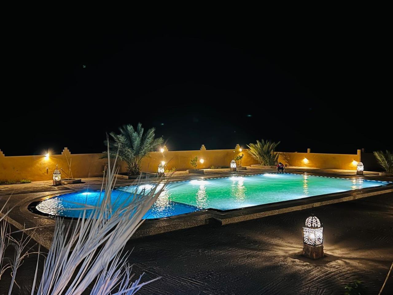 Hotel Camping Les Roses Des Dunes & Piscine Merzouga Exterior foto